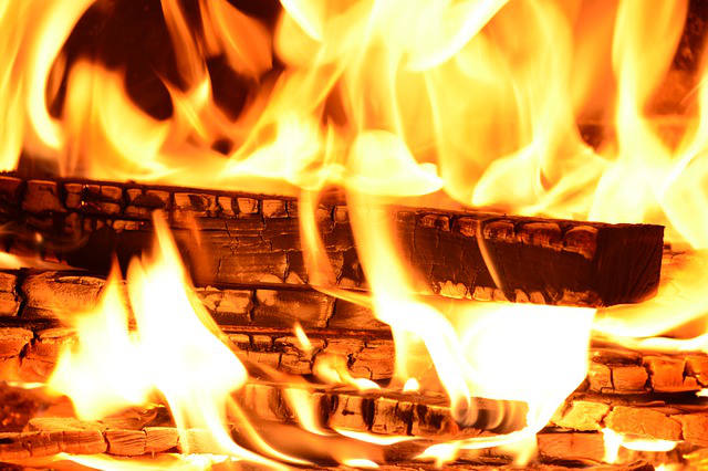 Jak zapálit oheň v mokru a dešti?